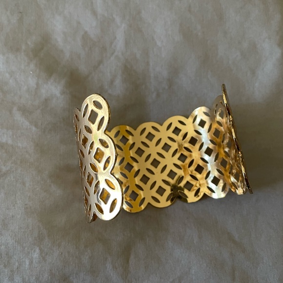 Adjustable gold cuff - Picture 3 of 5